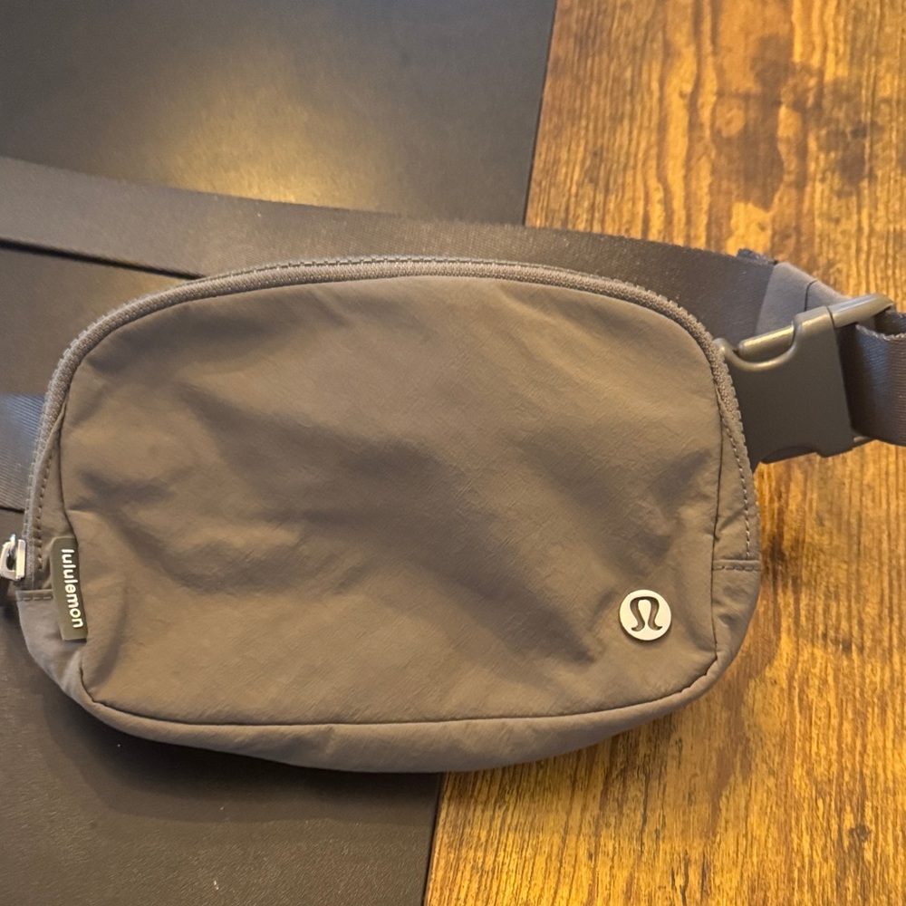 Lululemon Everywhere Belt Bag